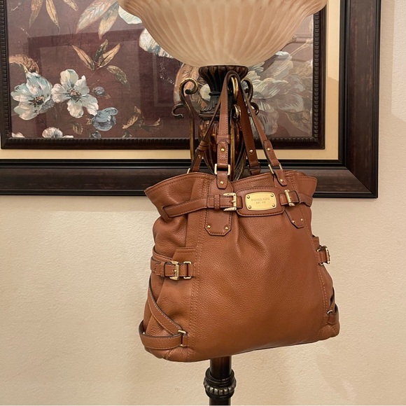 Michael Michael Kors please check all picture of condition - Picture 4 of 16